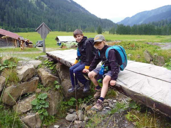 Kindgerechte Wanderung zur Schwarzwasserhütte im Kleinwalsertal