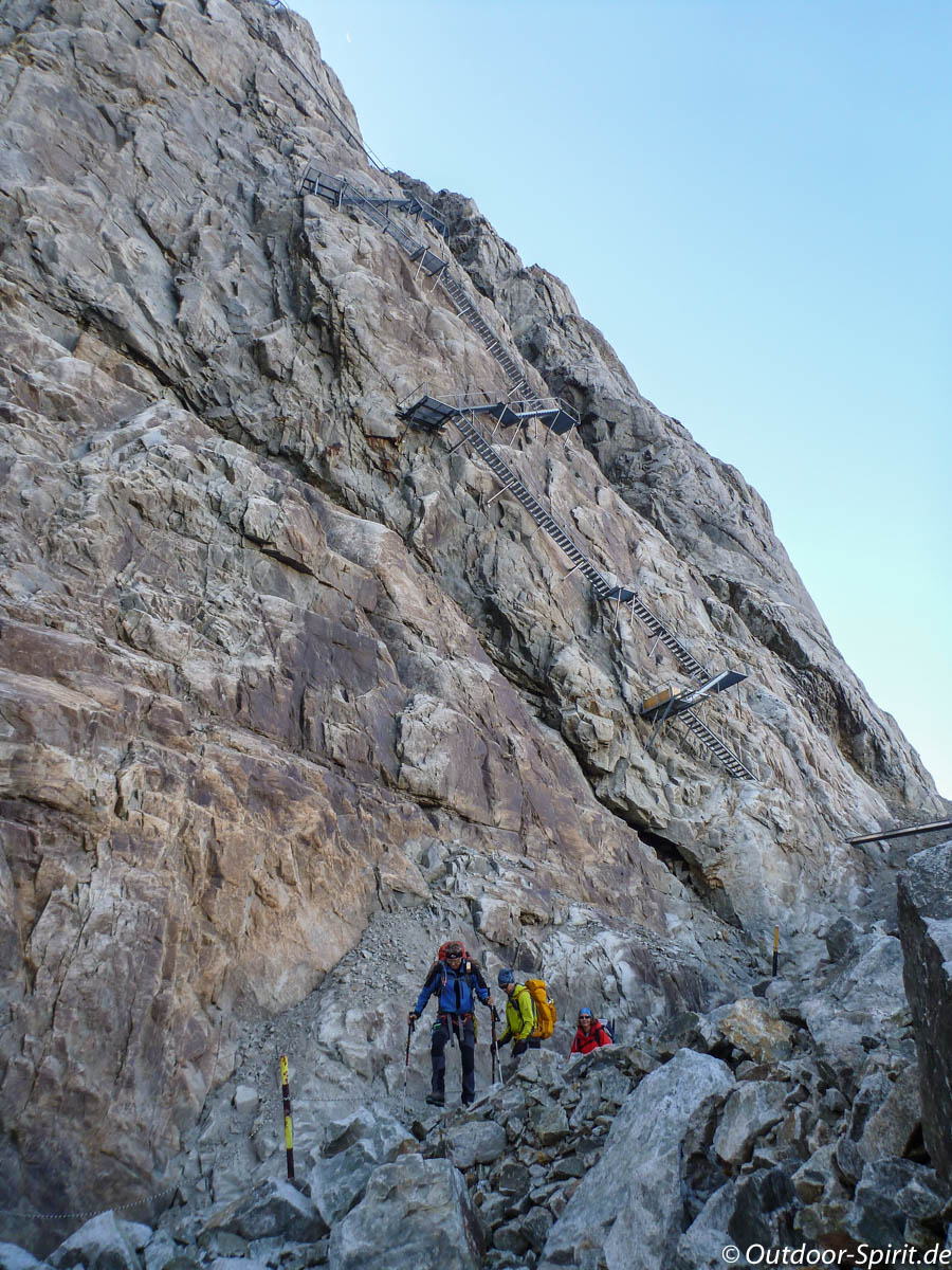 Abstieg von der Konkordiahütte über Leitern (Foto: Burkhard Rose)