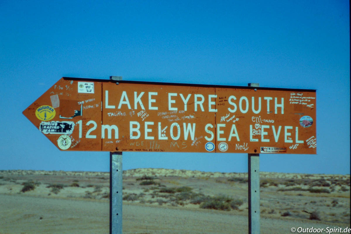 Am Lake Eyre